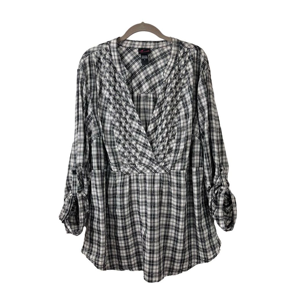 Torrid Black and White Check V-Neck Top Torrid Size 4 (26)